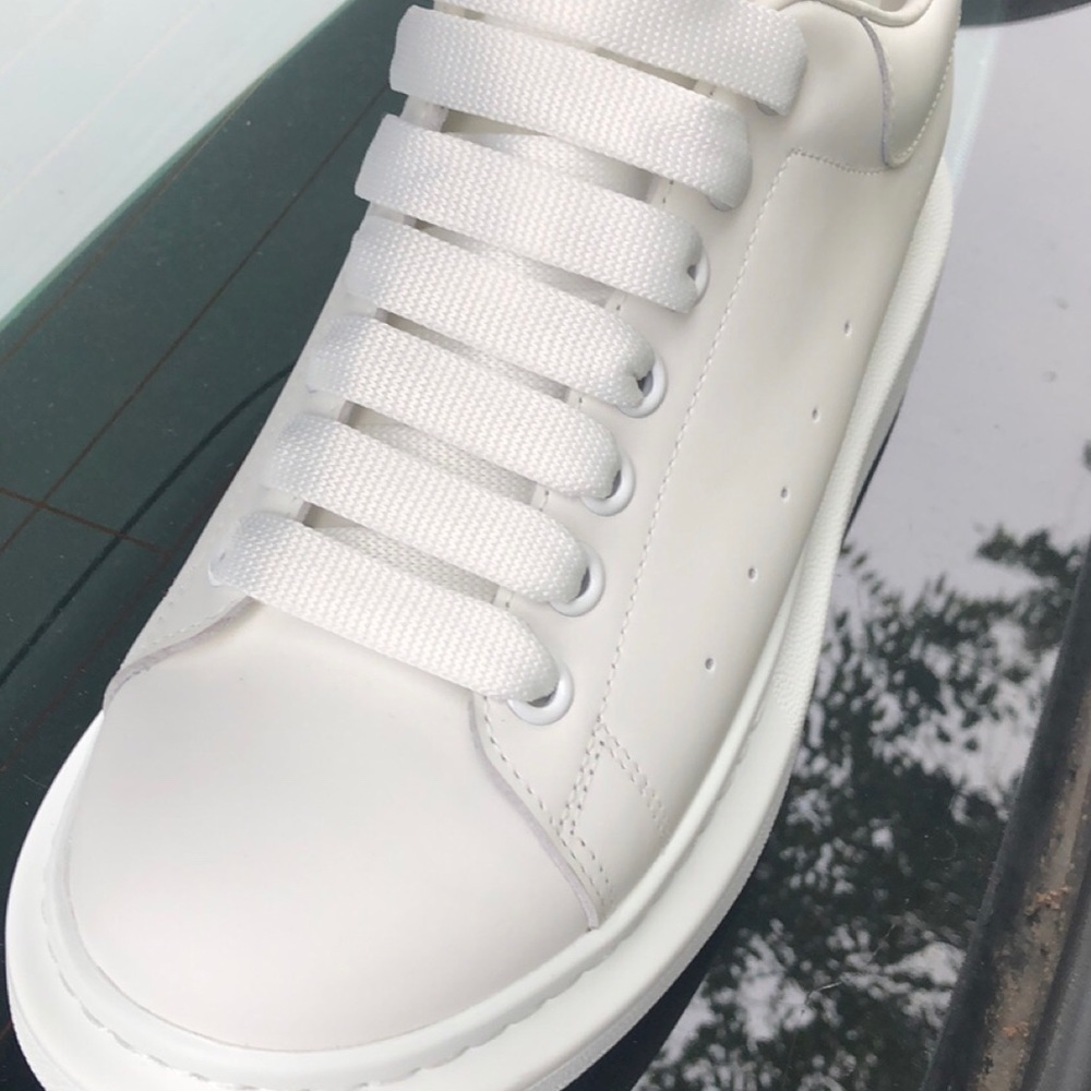 Alexander McQueen men size 9 sneaker